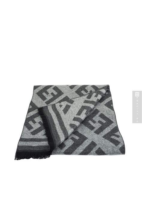 fendi skjerf